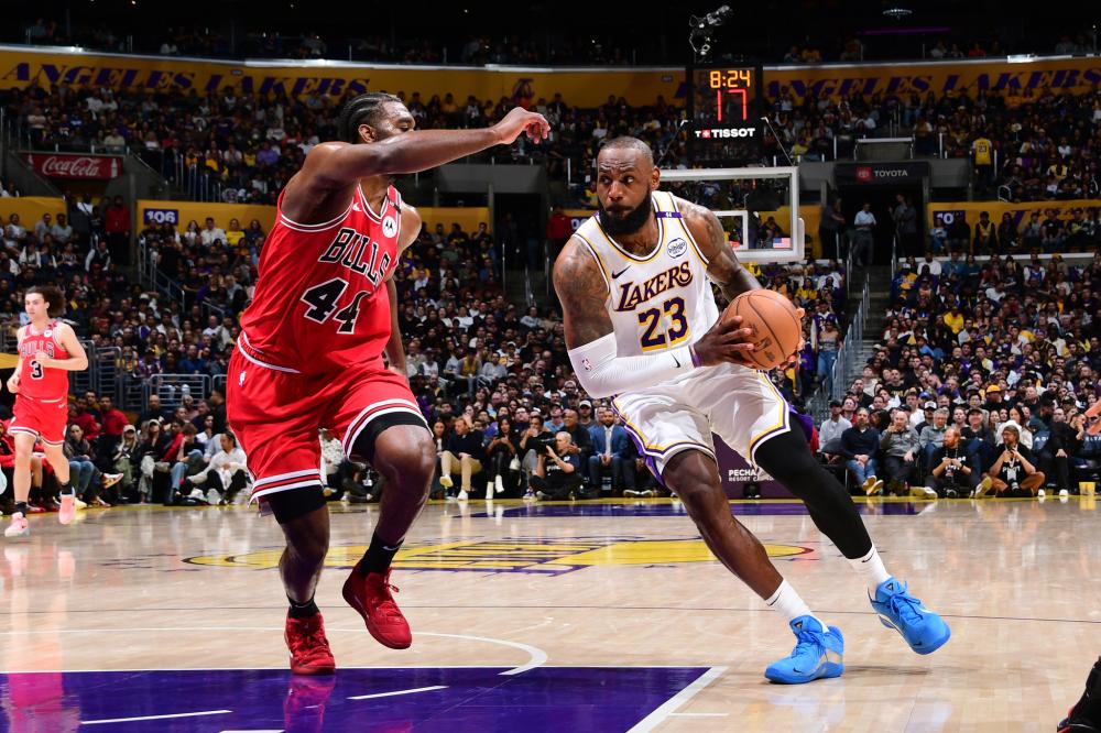 巴萨官方：欧冠对法鹰将检查穿客队球衣者身份，排除非法购票